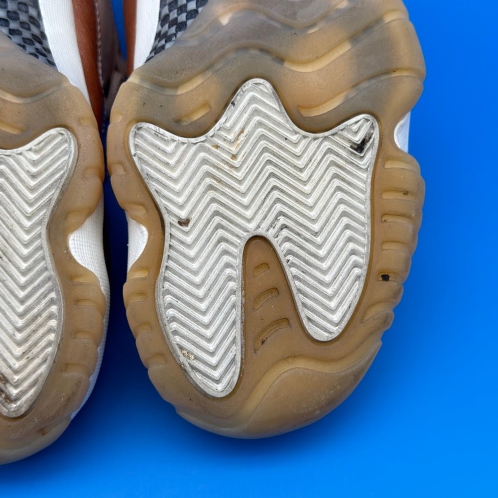 Air Jordan 11 Retro Womens "Rose Gold" Sail/Metallic Bronze AH7860-105 Size 8.5W - Picture 10 of 11